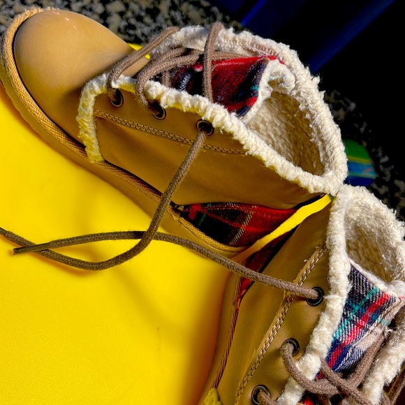 Gap baby boots/ shoes . Very soft and warm woolen inside . Perfect go winter. - Picture 4 of 5